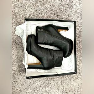Vince Camuto platform boots size 6.5